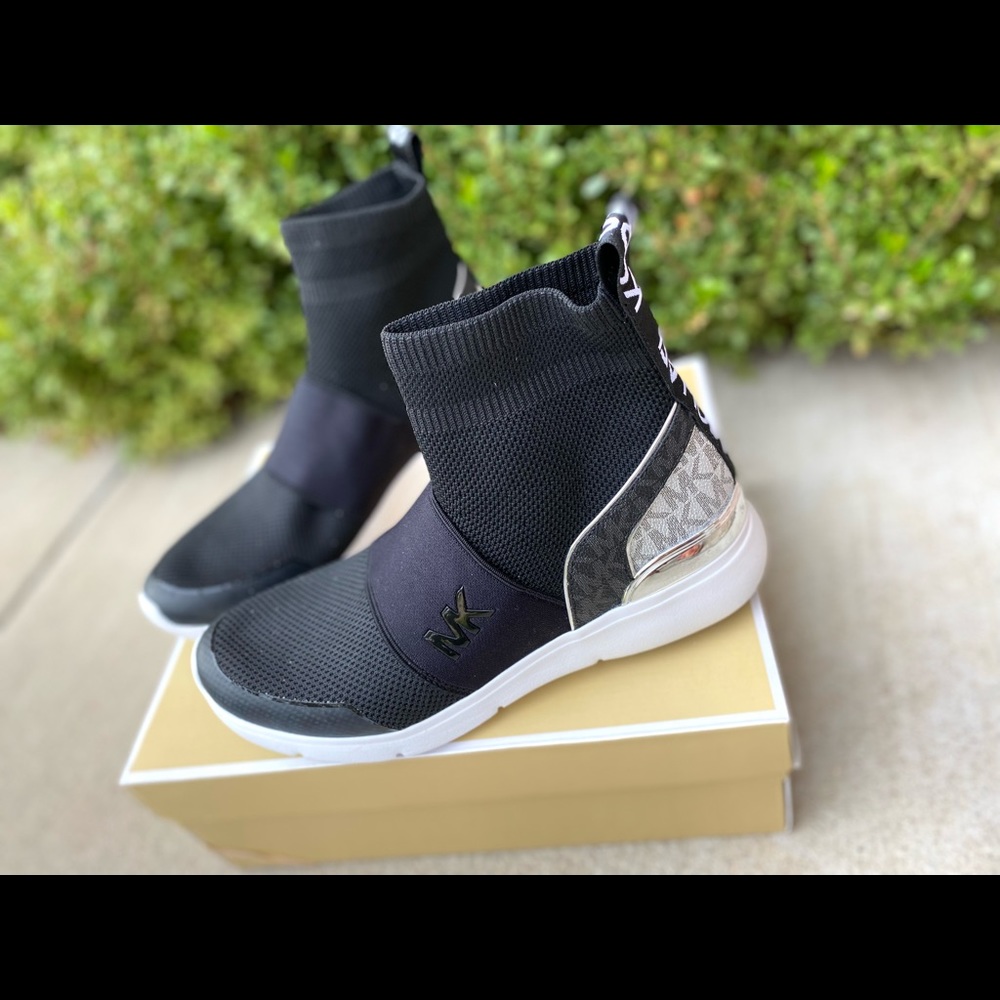 Michael Kors Sterling Bootie Textured Knit Black/Silver - Picture 2 of 4